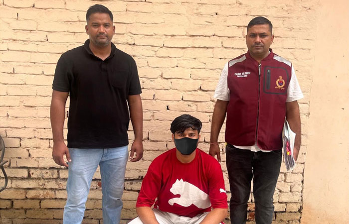 गौच्छी मारपीट मामले में गिरफ्तार आरोपी और बरामद स्विफ्ट कार के साथ पुलिस टीम