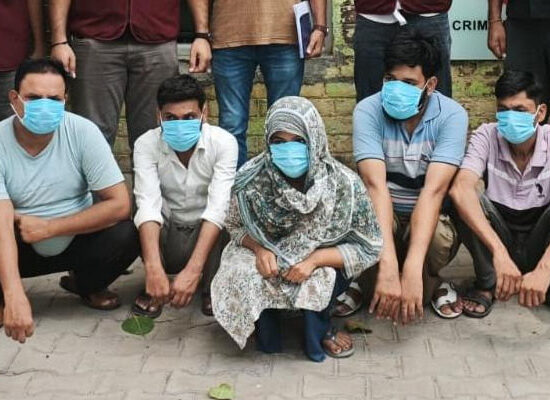 शादी के नाम पर ठगी करने वाले गिरोह के गिरफ्तार आरोपी फरीदाबाद पुलिस की गिरफ्त में।