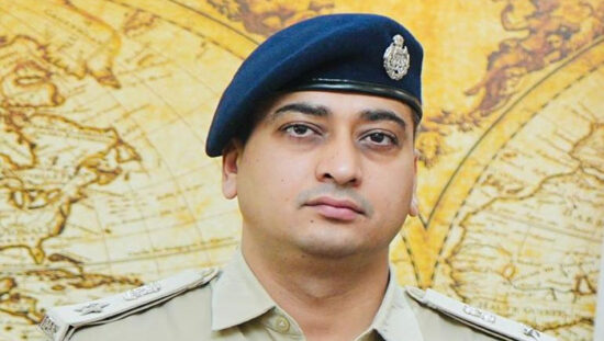 गंभीर अपराधियों के सत्यापन अभियान के दौरान कार्रवाई करती फरीदाबाद पुलिस