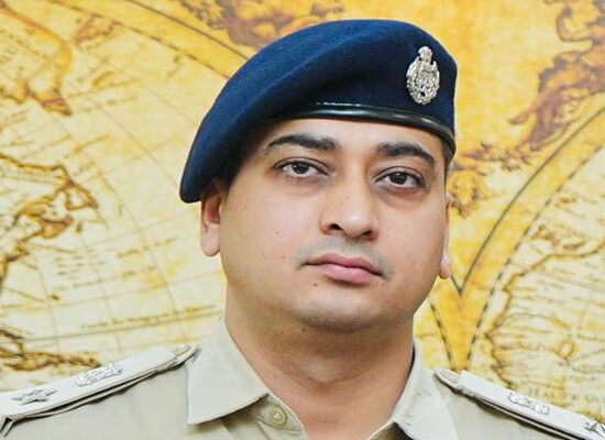 गंभीर अपराधियों के सत्यापन अभियान के दौरान कार्रवाई करती फरीदाबाद पुलिस