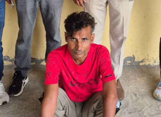 5 हजार के इनामी आरोपी को गिरफ्तार करती फरीदाबाद पुलिस की क्राइम ब्रांच AVTS सिकरोना