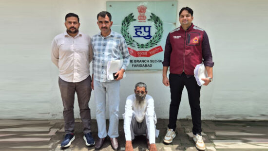 अंतरराज्यीय स्मैक तस्करी नेटवर्क का खुलासा करने के बाद गिरफ्तार आरोपियों के साथ फरीदाबाद पुलिस की क्राइम ब्रांच सेक्टर-56 की टीम।