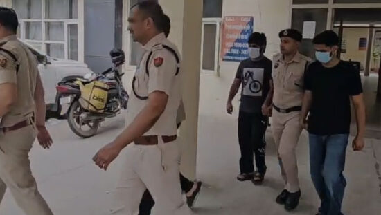 स्टॉक मार्केट निवेश के नाम पर साइबर ठगी मामले में गिरफ्तार तीन आरोपी फरीदाबाद पुलिस की गिरफ्त में।