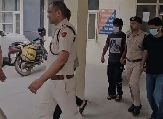 स्टॉक मार्केट निवेश के नाम पर साइबर ठगी मामले में गिरफ्तार तीन आरोपी फरीदाबाद पुलिस की गिरफ्त में।