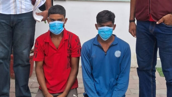 वाहन चोरी के मामले में गिरफ्तार आरोपी और बरामद चोरी की स्कूटी के साथ फरीदाबाद पुलिस।