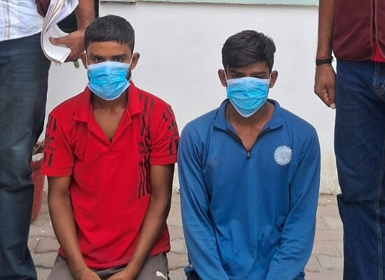 वाहन चोरी के मामले में गिरफ्तार आरोपी और बरामद चोरी की स्कूटी के साथ फरीदाबाद पुलिस।