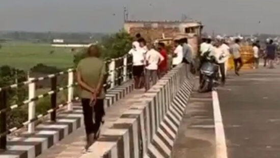 फरीदाबाद की यमुना नदी में सर्च ऑपरेशन चलाती एसडीआरएफ टीम।