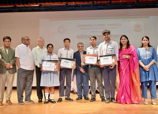 Justice Girish Kathpalia felicitating Faridabad Model School CBSE toppers with Sahodaya Utkrisht Puraskar-2026.