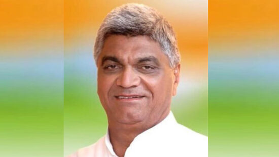 टोल दरों में बढ़ोतरी के विरोध में बयान देते पृथला विधायक रघुबीर तेवतिया।