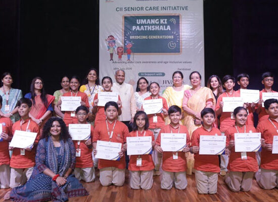 जीवा पब्लिक स्कूल में आयोजित ‘उमंग की पाठशाला’ कार्यक्रम में विद्यार्थियों को संबोधित करते विशेषज्ञ।