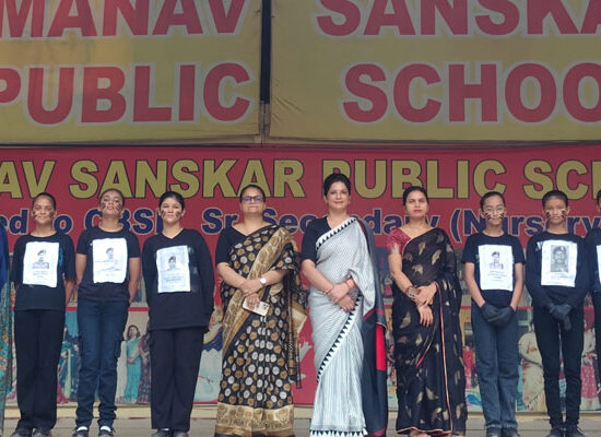 Students of Manav Sanskar Public School performing patriotic activities on Kargil Vijay Diwas.