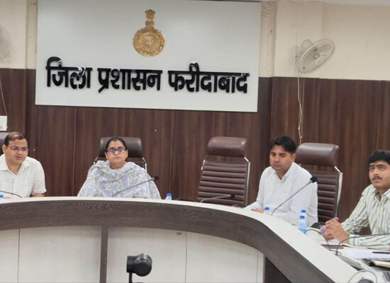 फतेहपुर बिल्लौच में मुख्यमंत्री परिवार अंत्योदय उत्थान मेला की तैयारियों की समीक्षा करतीं एडीसी अंजलि श्रोत्रिया