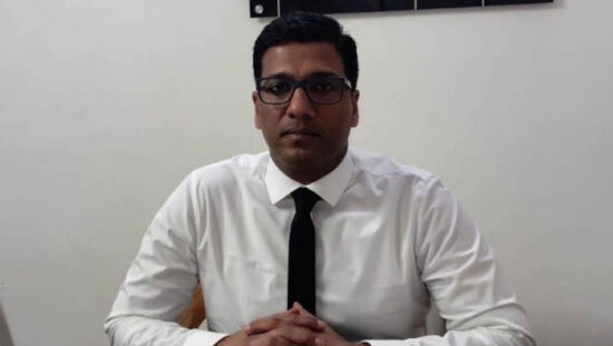 फरीदाबाद जिला न्यायालय सेक्टर-12 में राष्ट्रीय लोक अदालत की जानकारी देते सीजेएम जितेंद्र सिंह।