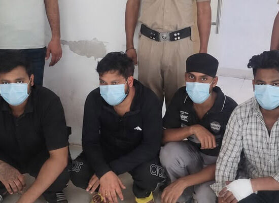 संजय कॉलोनी चाकूबाजी मामले में गिरफ्तार आरोपी।