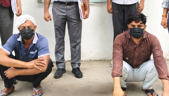 स्कॉर्पियो से हत्या के प्रयास मामले में गिरफ्तार आरोपी।