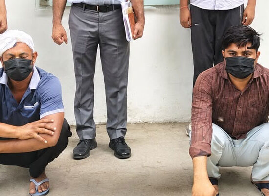 स्कॉर्पियो से हत्या के प्रयास मामले में गिरफ्तार आरोपी।