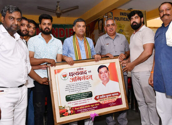 शिक्षा मन्दिर कॉन्वेंट स्कूल फरीदाबाद में आयोजित जनसेवा सम्मान समारोह में सम्मानित अतिथि