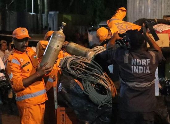 सिक्किम टनल हादसे के बाद बचाव अभियान चलाती एनडीआरएफ और अन्य राहत एजेंसियां।