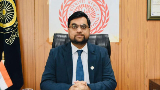 SIR-2026 अभियान के तहत गणना प्रपत्र जमा करने की अपील करते हुए DC आयुष सिन्हा।
