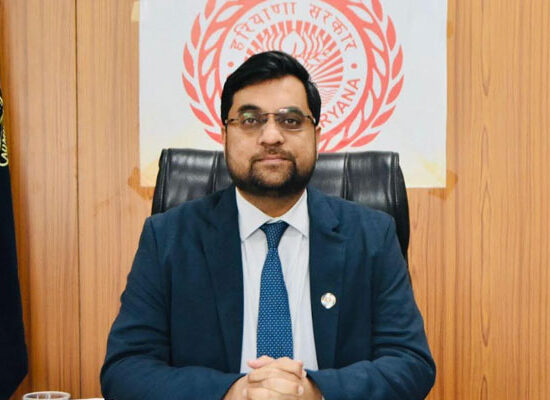 SIR-2026 अभियान के तहत गणना प्रपत्र जमा करने की अपील करते हुए DC आयुष सिन्हा।