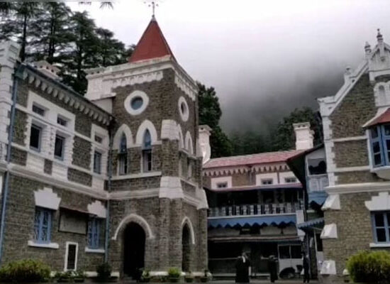 भरण-पोषण मामले में उत्तराखंड हाईकोर्ट का बड़ा फैसला, पत्नी को पति की हैसियत के अनुसार जीवन जीने का अधिकार।