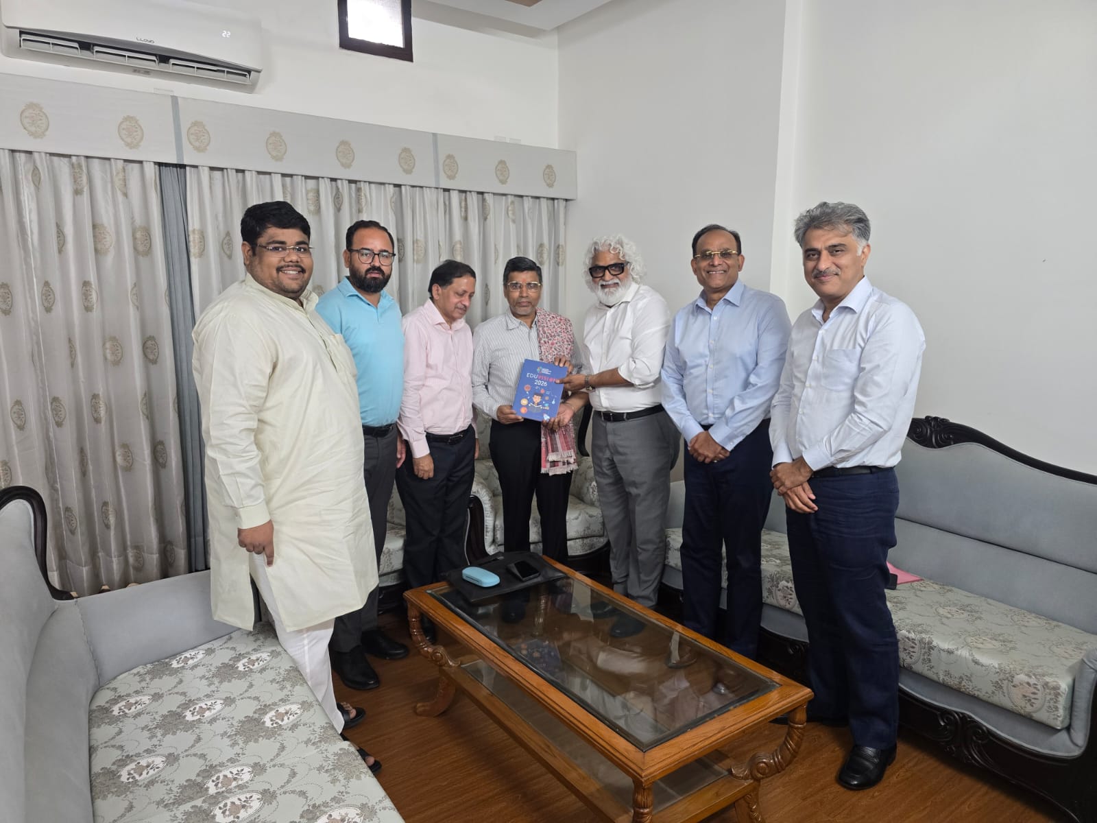 प्राइवेट स्कूलों की परेशानियों पर शिक्षा मंत्री से चर्चा, समयबद्ध समाधान की मांग