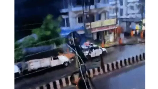 बीरभूम के तारापीठ होटल में आग लगने के बाद राहत और बचाव अभियान