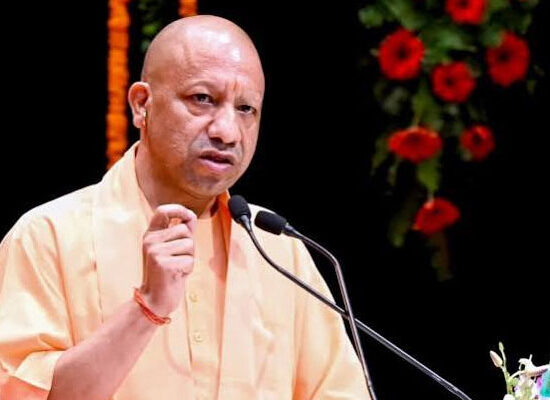 CM योगी आदित्यनाथ ने 6 महीने में 1 लाख युवाओं को सरकारी नौकरी देने का ऐलान किया