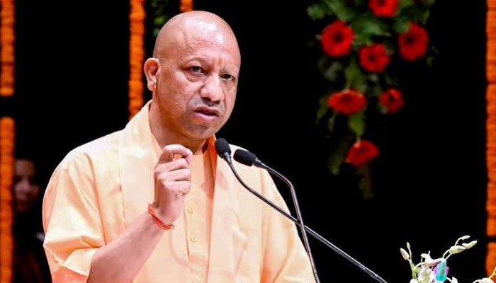 CM योगी आदित्यनाथ ने 6 महीने में 1 लाख युवाओं को सरकारी नौकरी देने का ऐलान किया