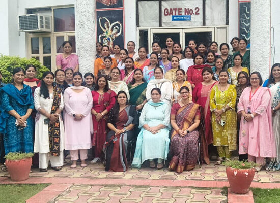 डीएवी पब्लिक स्कूल एनटीपीसी में सीबीएसई प्रशिक्षण कार्यक्रम में शामिल शिक्षक