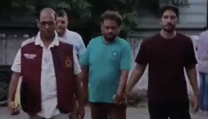 फरीदाबाद के आदर्श नगर में 306 पव्वे अवैध देशी शराब बरामद