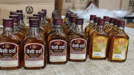 फरीदाबाद में अवैध शराब के साथ गिरफ्तार आरोपियों से बरामद शराब