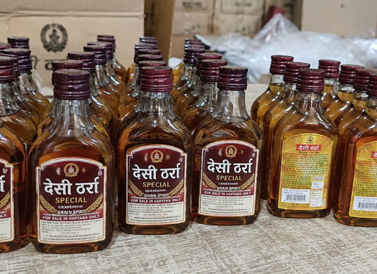 फरीदाबाद में अवैध शराब के साथ गिरफ्तार आरोपियों से बरामद शराब