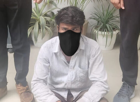 फरीदाबाद पुलिस द्वारा आरोपियों से बरामद किए गए दो अवैध देसी कट्टे