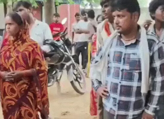 फरीदाबाद सेक्टर-14 में घटना स्थल पर जांच करती पुलिस।