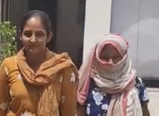 फरीदाबाद में पेंटर हत्याकांड की जांच के दौरान कार्रवाई करती अपराध शाखा डीएलएफ की टीम।