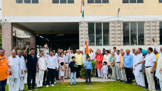 किसान भवन फरीदाबाद में जाट समाज के स्वतंत्रता दिवस समारोह में ध्वजारोहण
