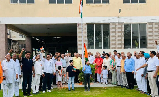 किसान भवन फरीदाबाद में जाट समाज के स्वतंत्रता दिवस समारोह में ध्वजारोहण