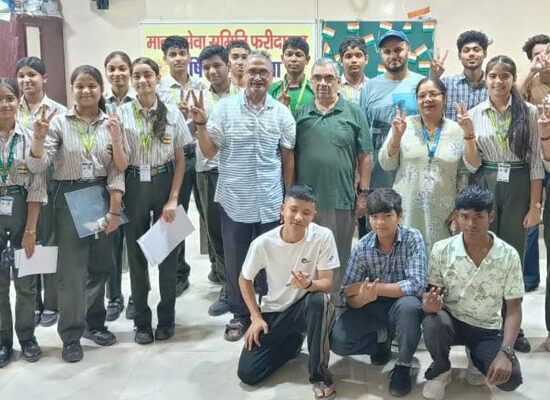 मानव सुपर-21 की IIT कोचिंग चयन परीक्षा में शामिल विद्यार्थी