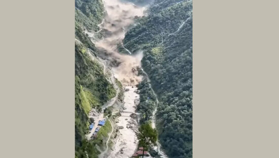 नेपाल में भीषण बाढ़ के बाद त्रिशूली बाजार में तबाही का दृश्य
