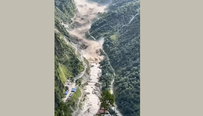 नेपाल में भीषण बाढ़ के बाद त्रिशूली बाजार में तबाही का दृश्य