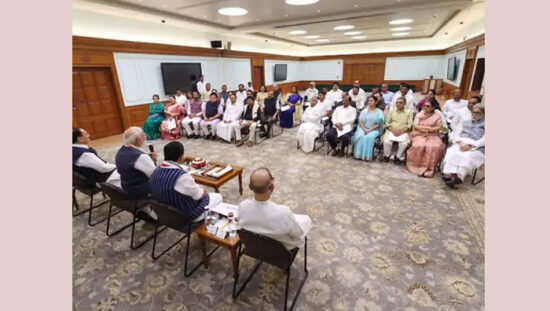 प्रधानमंत्री नरेंद्र मोदी NDA सांसदों के साथ ब्रेकफास्ट मीटिंग में