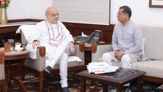 हरियाणा के खाद्य एवं नागरिक आपूर्ति मंत्री राजेश नागर केंद्रीय गृह मंत्री अमित शाह से मिलते हुए।