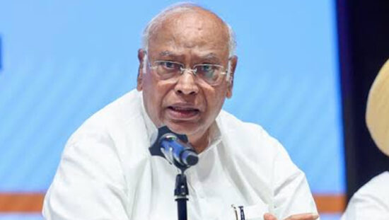 मल्लिकार्जुन खड़गे ने चीनी की बढ़ती कीमतों और आयात को लेकर सरकार पर सवाल उठाए