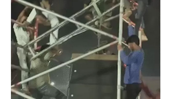 हैदराबाद में टॉक्सिक फिल्म के प्री-रिलीज इवेंट में साउंड सेटअप गिरने के बाद घायल छात्र