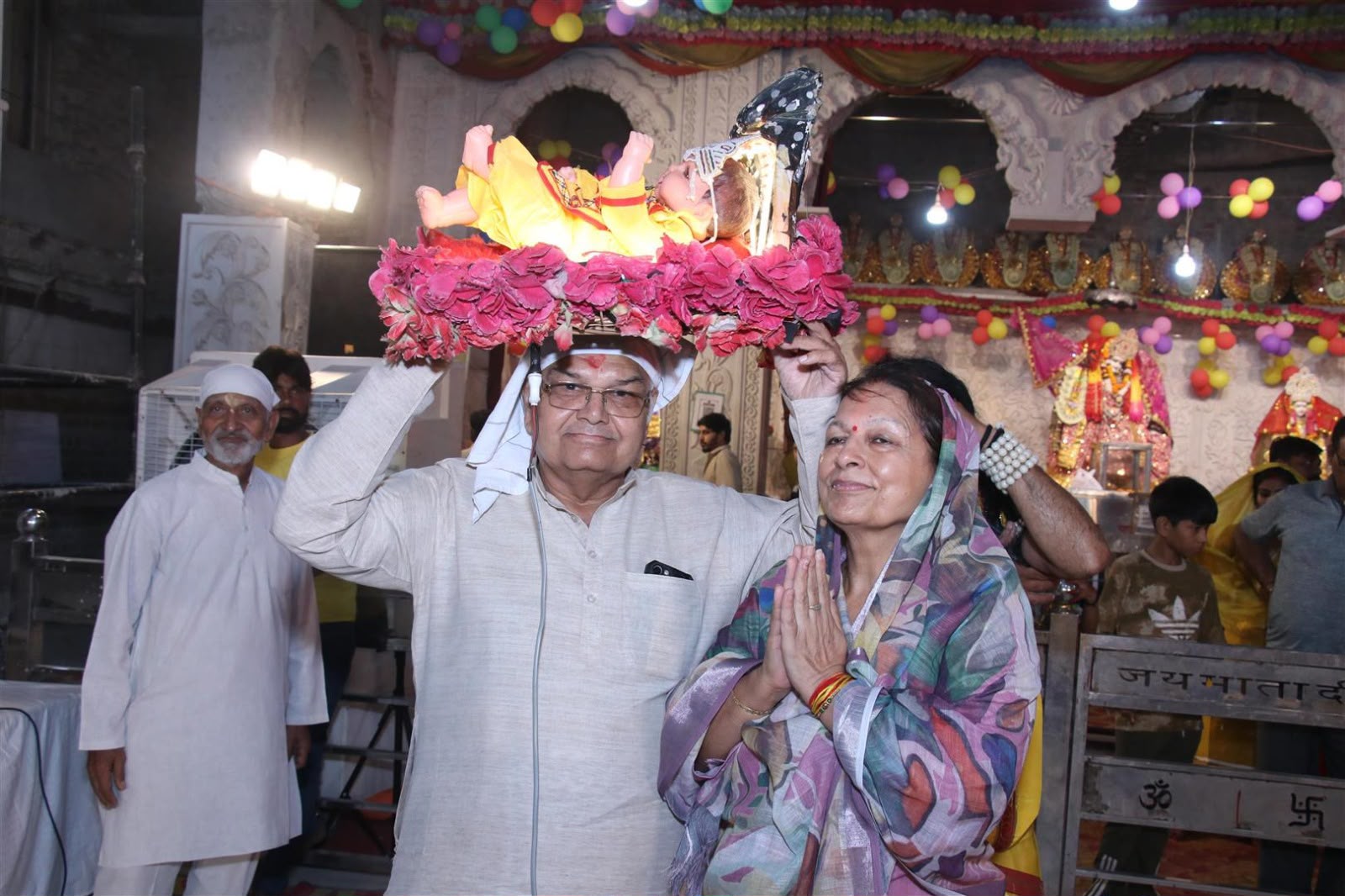 जन्माष्टमी पर वैष्णो देवी मंदिर में उमड़ा आस्था का सैलाब, देर रात तक लगी रही श्रद्धालुओं की कतार