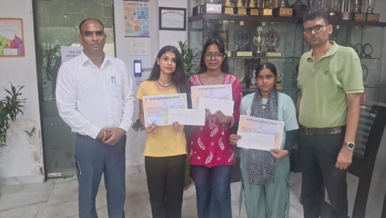 डीएवी शताब्दी महाविद्यालय फरीदाबाद में संस्कृत सूक्ति-लेखन प्रतियोगिता