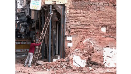 Delhi Satya Niketan PG building collapse incident and MCD action against dangerous buildings