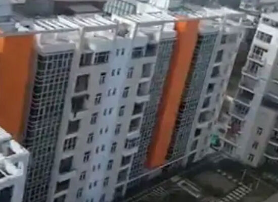 फरीदाबाद अचीवर्स सोसाइटी में पानी की समस्या को लेकर सरकारी टैंकर