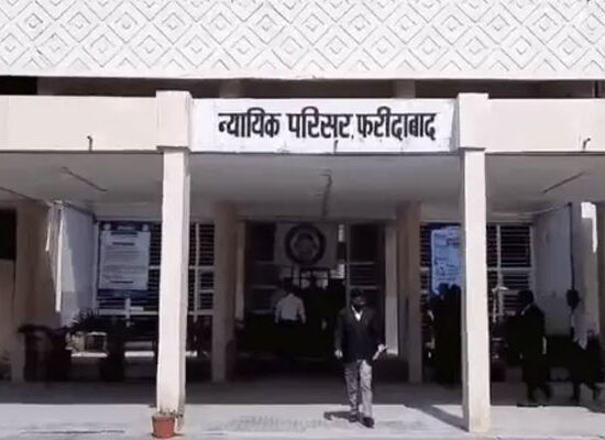 फरीदाबाद सेक्टर-12 जिला कोर्ट के प्रवेश द्वार पर सुरक्षा जांच के दौरान देसी कट्टा बरामद होने का मामला
